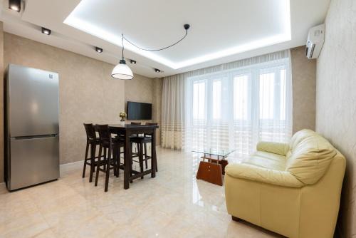 DeLuxe Apartment on Belorusskay Street "Silver Tower"