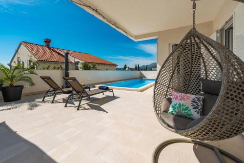 Deluxe Apartment Unique-With Private Heated Pool
