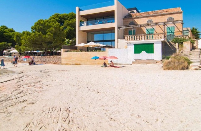 Deluxe beach pleasures at Platja des Port!