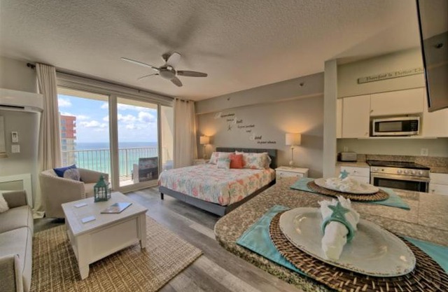 Deluxe Beachfront Studio, Shores of Panama, Oceanviews and Updated