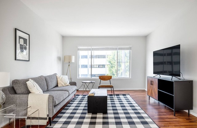 Deluxe Beverly Hills 1BR, Pool, near Beverly Center, by Blueground