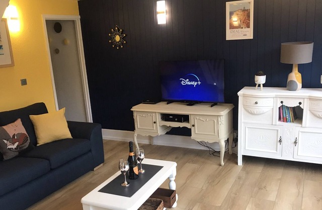 Deluxe Chalet 140 is a lovely 3 bedroom chalet tucked away on the Kent Coast……..