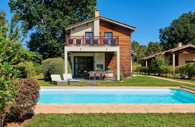 Deluxe detached villa, 2 bathrooms, private pool, sleeps 6