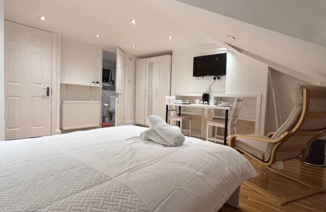 Deluxe Double Room with Shower
