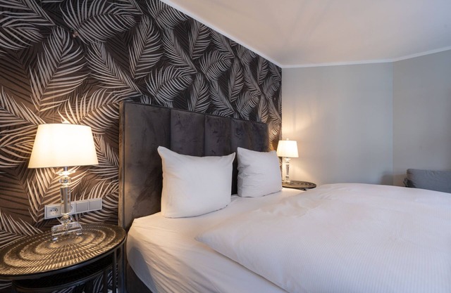 Deluxe double room with private bathroom