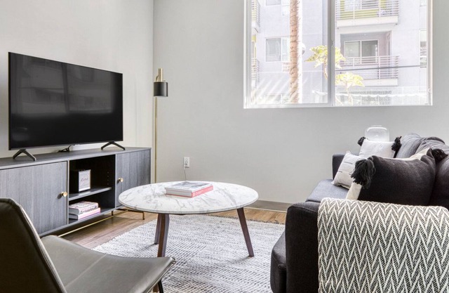 Deluxe Downtown 1BR w/ Pool, Gym & W/D near Staples Center, by Blueground