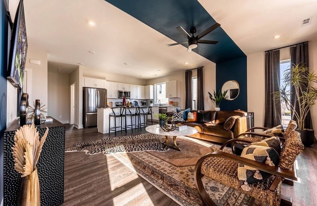Deluxe Duet 228 & 230-2 Homes-Mins to Midtown