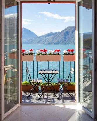 Deluxe finestra sul lago