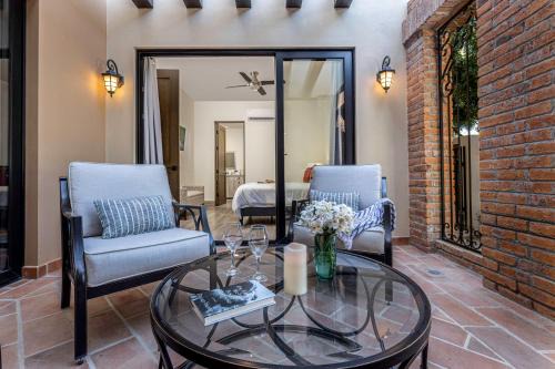 Deluxe Ground Floor 3 BR Sleeps 8 with Resort Amenities