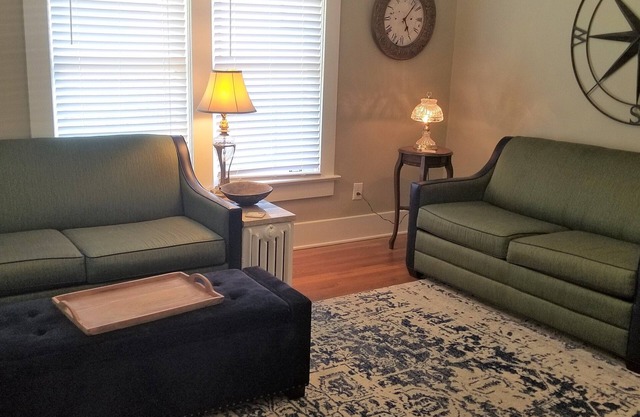 Deluxe King 2 bdrm, kitchen, balcony,W&D
