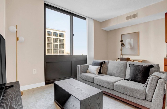 Deluxe Mount Vernon 1BR w/W/D, Gym & Pool, near Chinatown, by Blueground