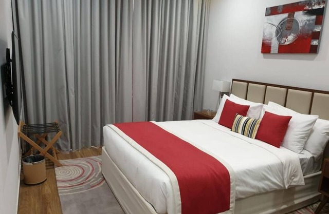 Deluxe Room Near New Westzone Market By Luxury Bookings