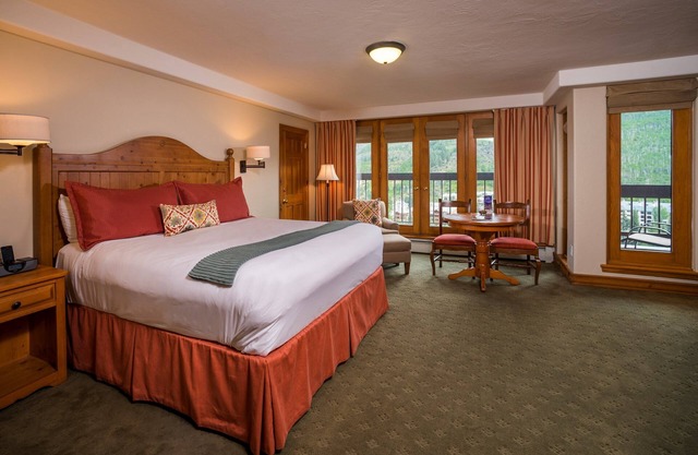 Deluxe Room with Access to Pool, Hot Tubs & Gym