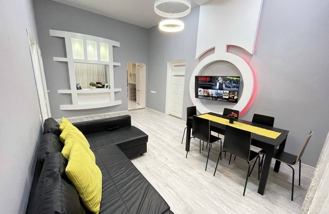 Deluxe Sapphire Residency - 4 BEDROOMS