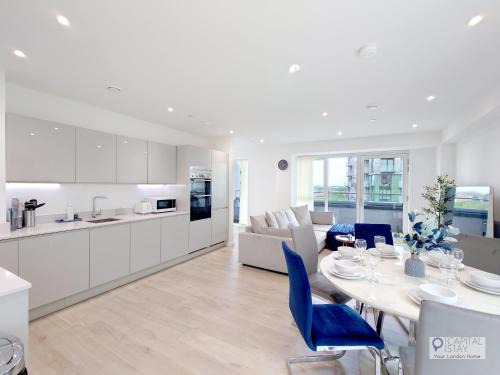 Deluxe Serviced Three Bed Apartment