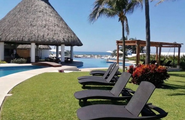 Deluxe & spacious apt w/beach club & big pool