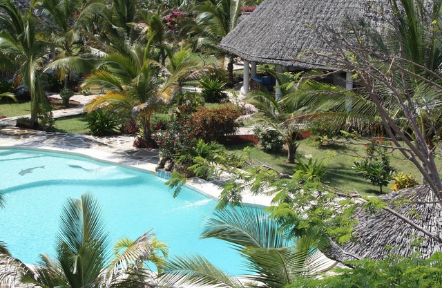 Deluxe Villa With Garden/Pool With Service Staff 150mt From the sea