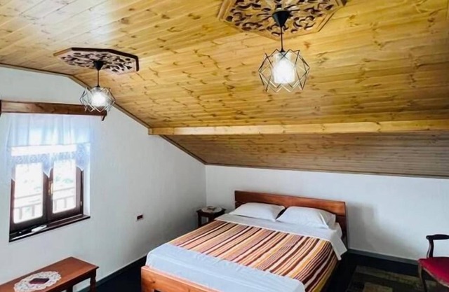 Denis - Private Rooms Guesthouse Gjirokastra