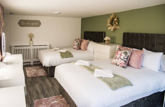 Derby's Beach Suites by Sasco Apartments