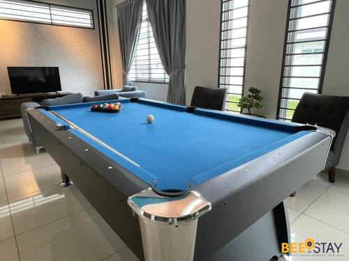 Desaru Arcadia Villa with Pool Table, Outdoor BBQ, Indoor Steamboat by Beestay
