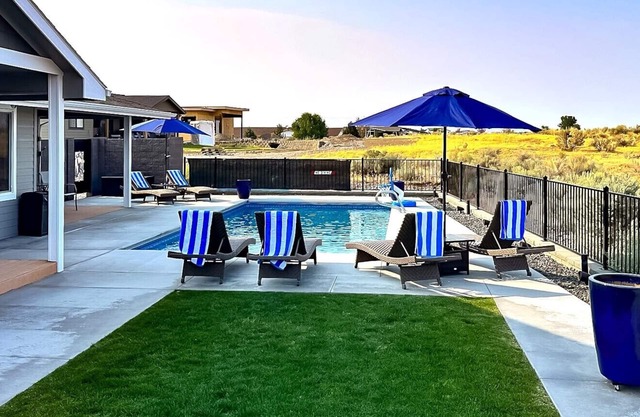 Desert Aire Vacation Home on the Golf Course w/River View, Private Pool/hot tub