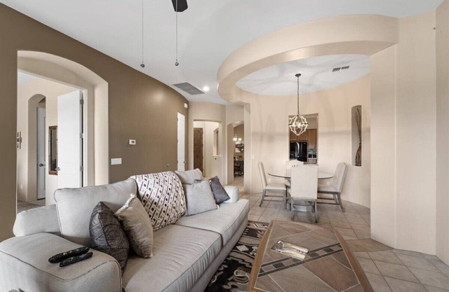 Desert Dawn Villa 2/2 Golf/Hiking/Mt Views