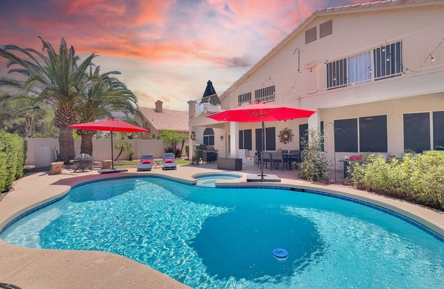 Desert Dessert! Game Room, Pool/Spa! Golf Views