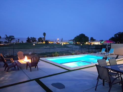 Desert Escape, Stunning View, Pool, BBQ, Firepit, Gated, Walk2 Coachella Music Festival