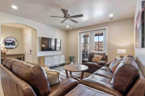 Desert Retreat with BBQ Garage Fire Pit Games