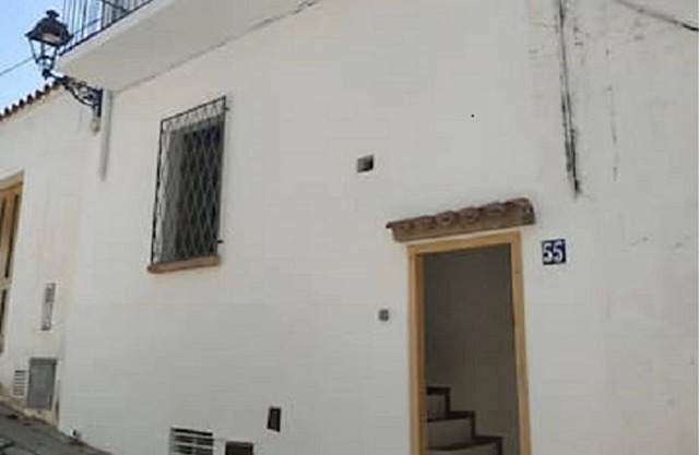 Design apartment close to train, beach and Barcelona