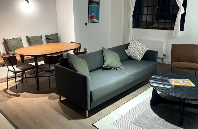 Design led duplex apartment in buzzing Queens Park