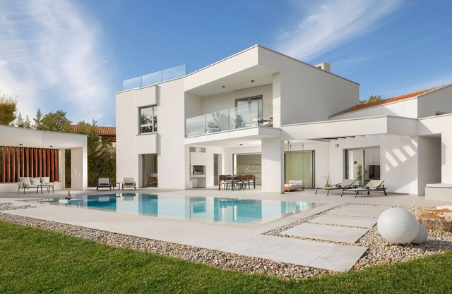 Design Luxus Villa mit Swimmingpool im Ruhige Lage