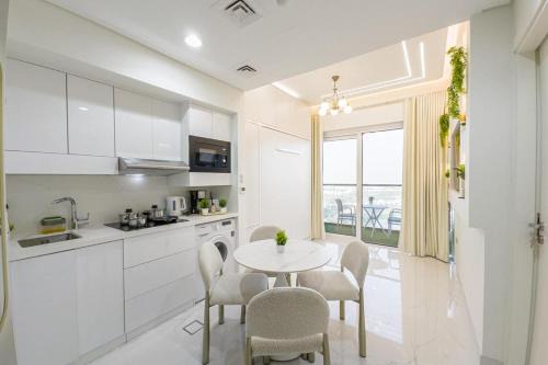 Designer 1BR I Golf View I Comfortably Sleeps 4
