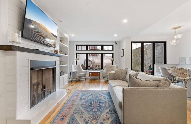 Designer 3 BR Townhome w/Beautiful Backyard!