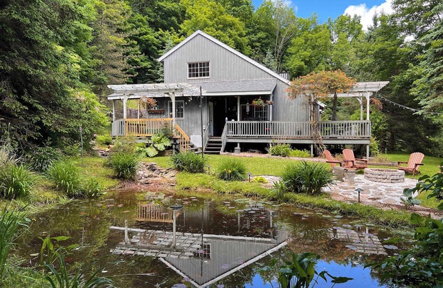 Designer Chalet with Hot Tub and Fire Pit