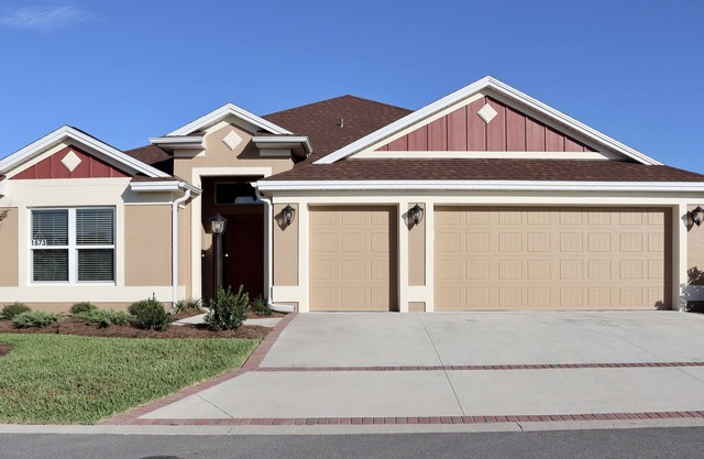 Designer home minutes from Eastport area, near 7 golf courses, & pet friendly!