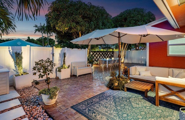 Designer's Beach Cottage with an Instagram Adorable Private Porch!