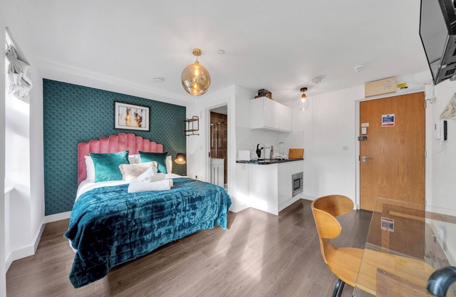 Designer Studio: Explore the City from a Luxe Base