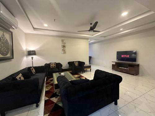 *Designer’s Luxurious 1BHK at Top Location of Twin Cities!