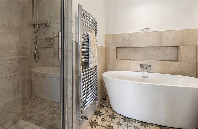 Detached 4 bedroom house with beautiful river views