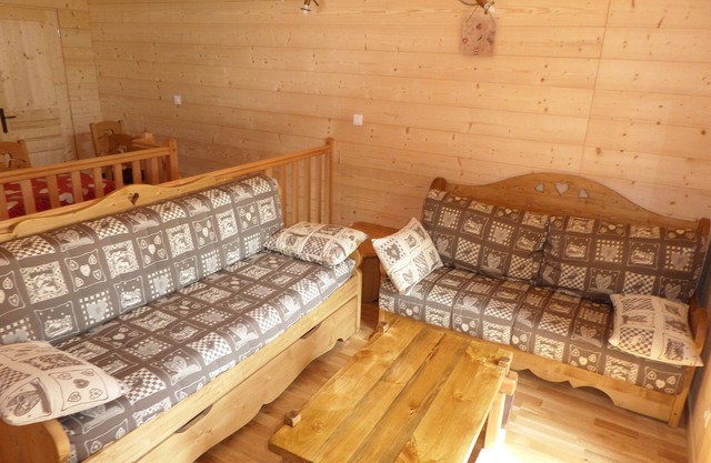 Detached chalet 85m² for 8/10 people, renovated in 2015, near Samoëns center