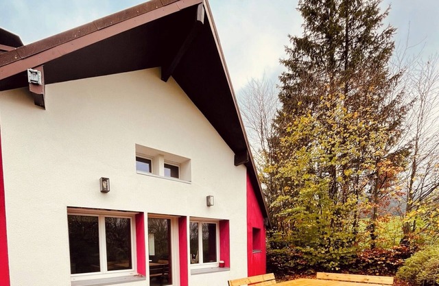 Detached chalet between lakes and mountains, close to all amenities