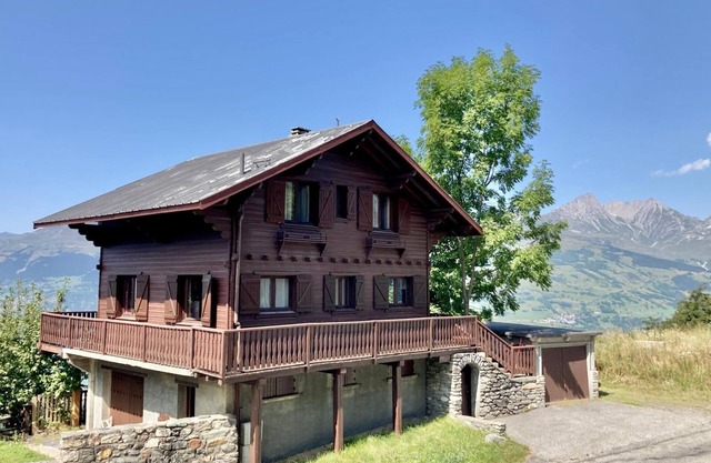 Detached chalet in the resort - 300 m from the slopes - Pets allowed