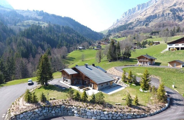 Detached chalet with spa area