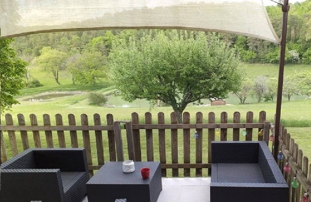 Detached country house with pond in the heart of Perigord Vert