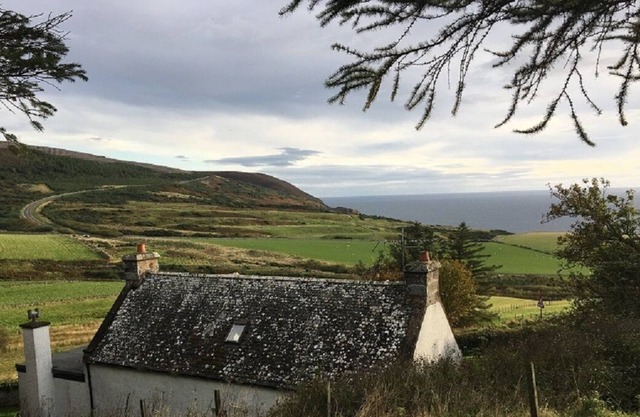 Detached Cottage Spectacular Sea Views - Sauna, WIFI and Hot Tub