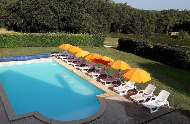 , detached house, heated and secure swimming pool, for 15 people
