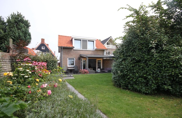 Detached house right by the beach