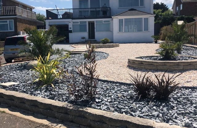 Detached House with Sea Views, Enclosed rear Garden