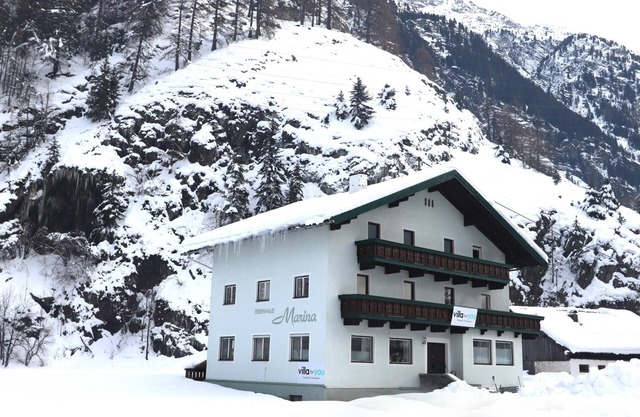 Detached house with ski and bicycle shed